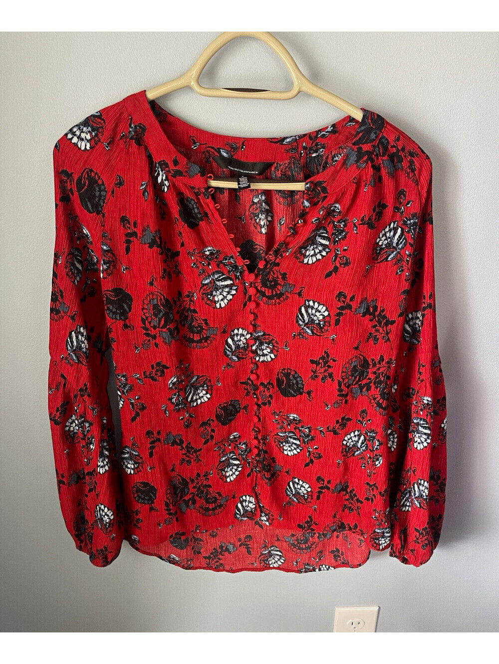 White House Black Market Women’s S Regular Red Floral V-Neck Long Sleeve Blouse